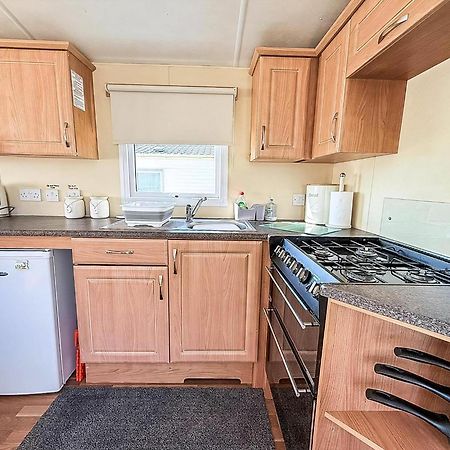Caravan With Decking At Manor Park In Hunstanton, Sleeps 6 Ref 23045B Luaran gambar