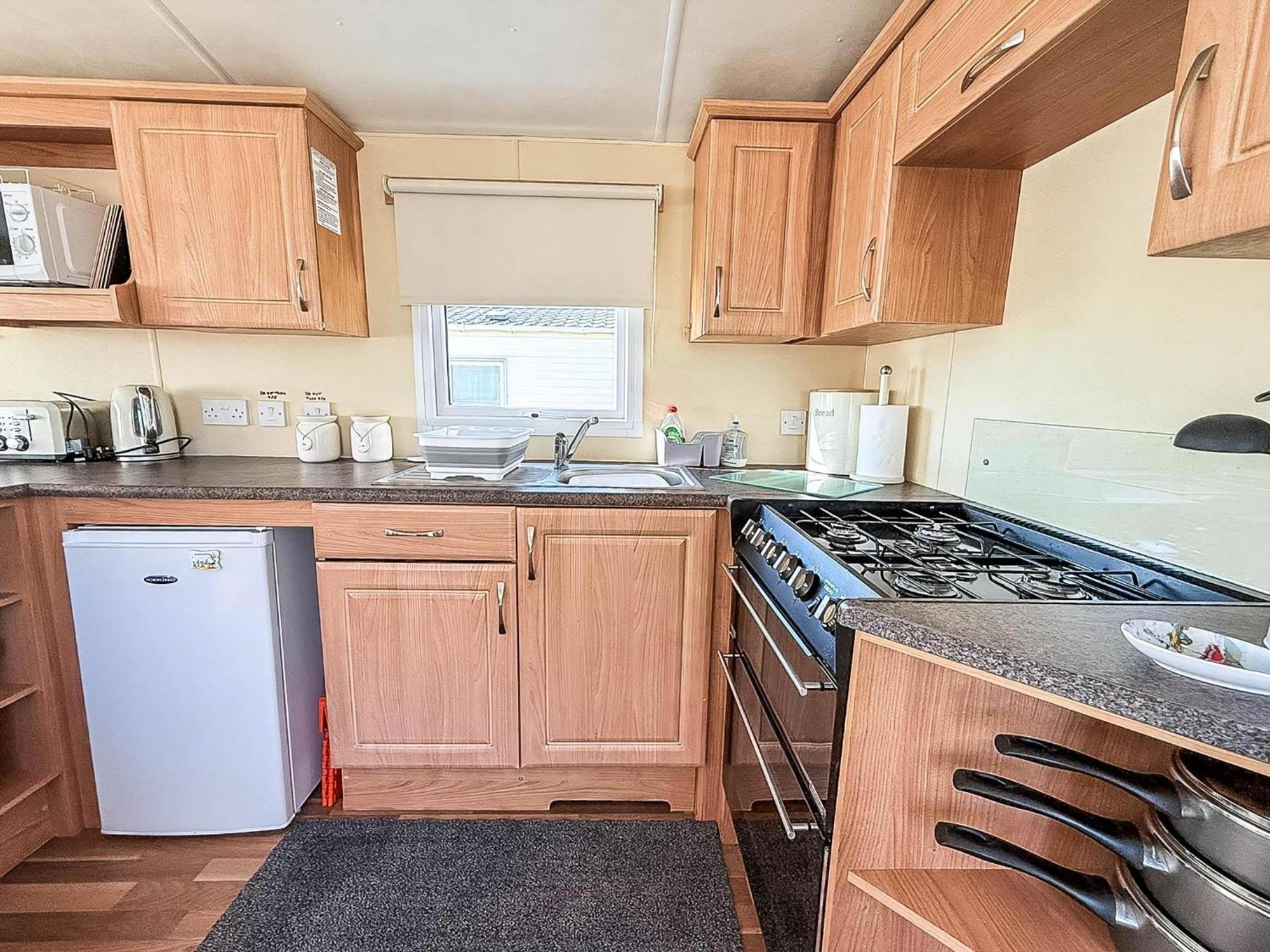 Caravan With Decking At Manor Park In Hunstanton, Sleeps 6 Ref 23045B Luaran gambar